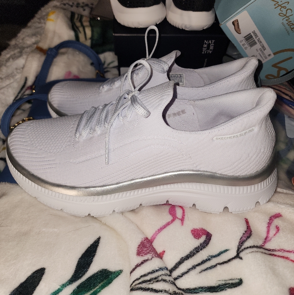 Skechers Hands Free White w/ Silver Slip-Ins with Air Cooled Memory Foam Insoles - Picture 4 of 8